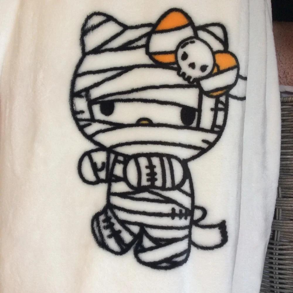 Hello kitty Halloween 🎃 blankets